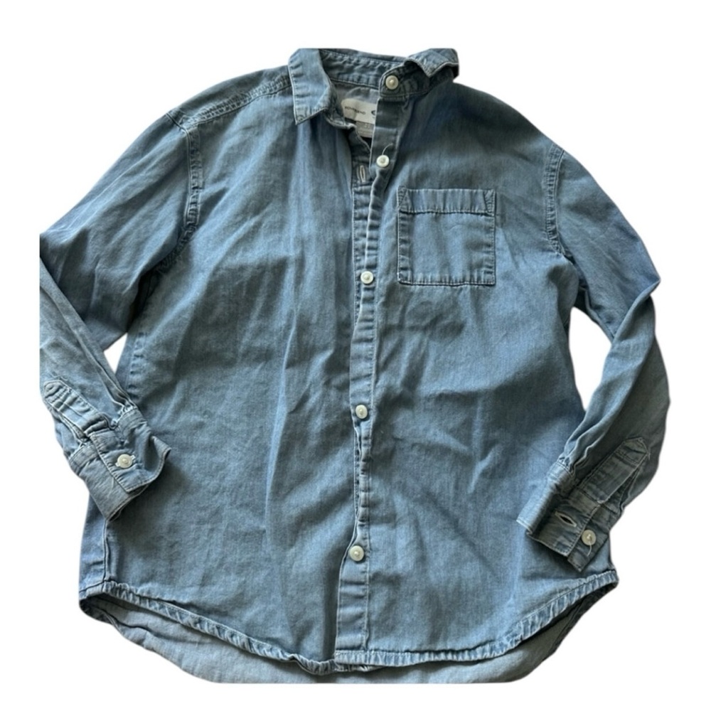 Old Navy Boyfriend Chambray Button Down Shirt